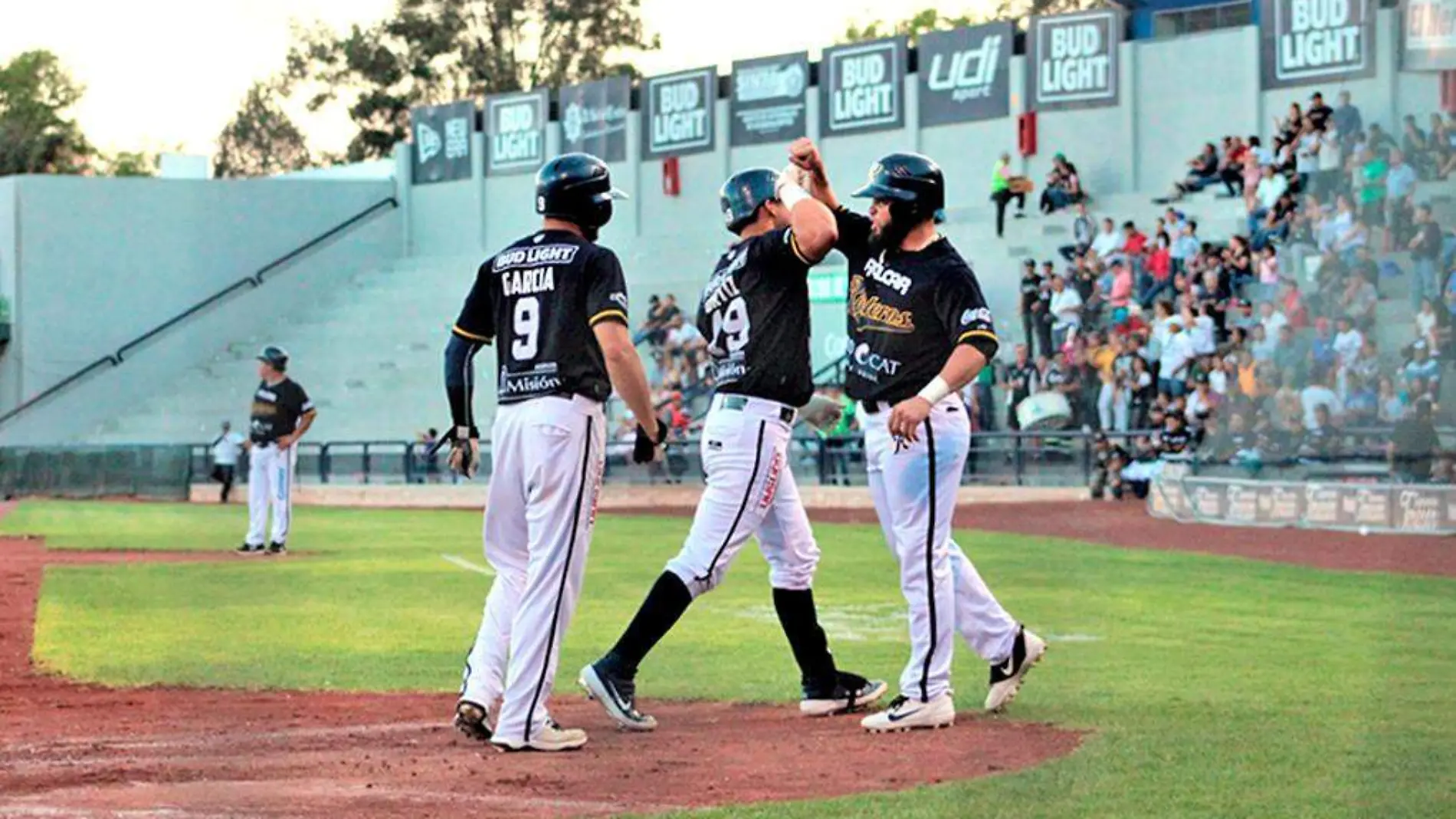 jugadores de beisbol Rieleros